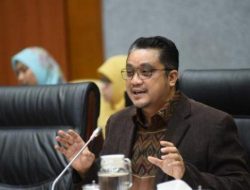 DPR Tegaskan Kepala Daerah Tidak Bisa Angkat Timses Jadi Honorer