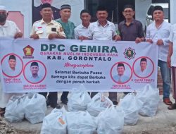 Diprakarsai DPC Gemira, Gerindra Kabgor Bagikan Takjil kepada Pengguna Jalan