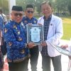 Lebih dari 30 Tahun Mengabdi, Dr Tony Mohammad Terima Penghargaan.